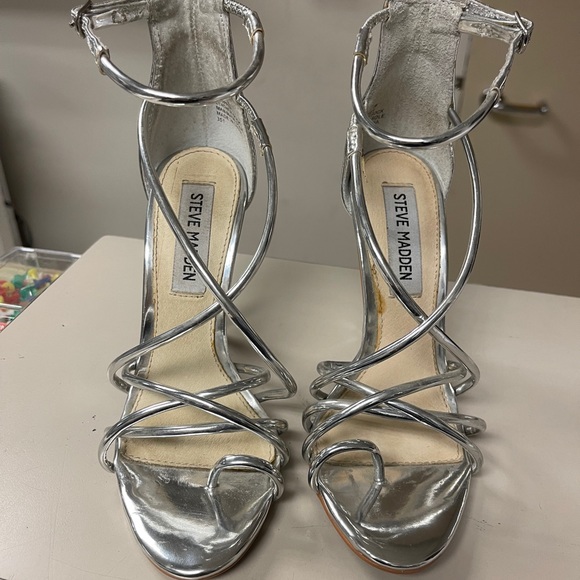 Steve Madden Silver Strappy Heels sz 5 - Picture 1 of 3